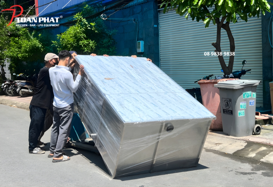 DỰ ÁN THI CÔNG BỂ TÁCH MỠ INOX 304 CÔNG NGHIỆP TẠI SIÊU THỊ CO.OPMART - DĨ AN, BÌNH DƯƠNG 9 giao hang be tach mo 1