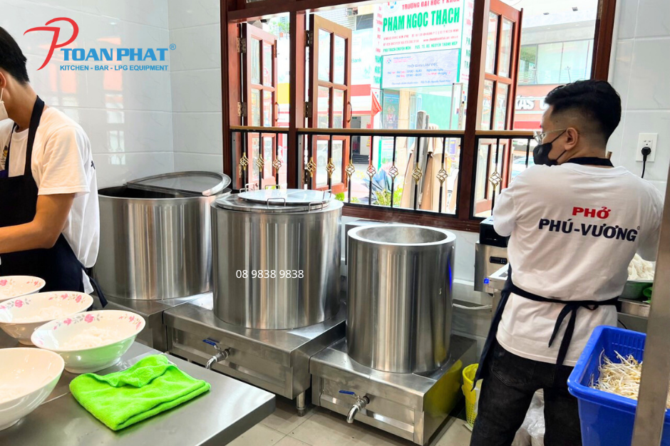 Toàn Phát cung cấp nồi phở cho quán phở Phú Vương