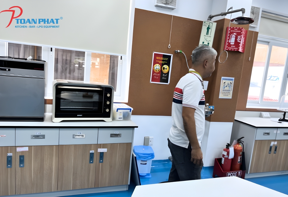 DỰ ÁN THI CÔNG HỆ THỐNG GAS TRƯỜNG QUỐC TẾ TP. HCM - HỌC VIỆN MỸ 7 thi cong he thong gas toan phat 8