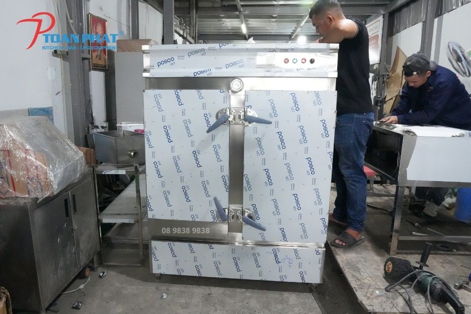 Tủ cơm công nghiệp được sản xuất tại xưởng inox Toàn Phát