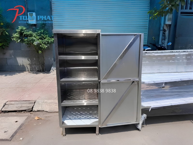 Kệ inox 4 tầng được Toàn Phát sản xuất trực tiếp tại xưởng bằng inox 304 posco loại 1