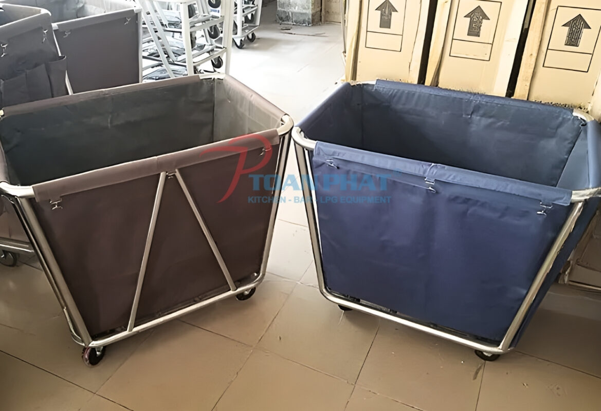 Giá xe đẩy đồ quần áo