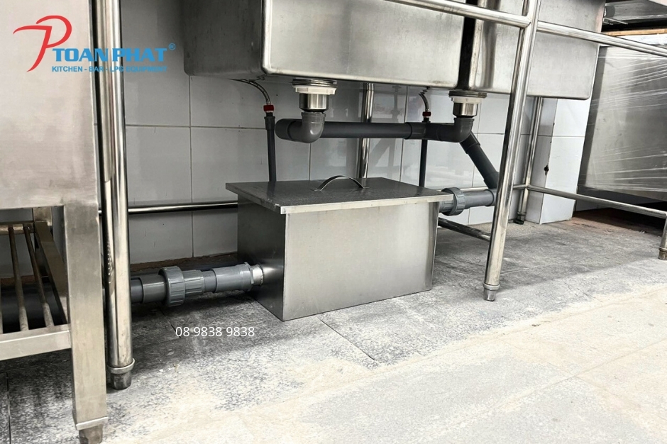 BỂ TÁCH DẦU MỠ 2 NGĂN 5 Bể tách dầu mỡ 2 ngăn được thiết kế tối ưu, dễ lắp đặt