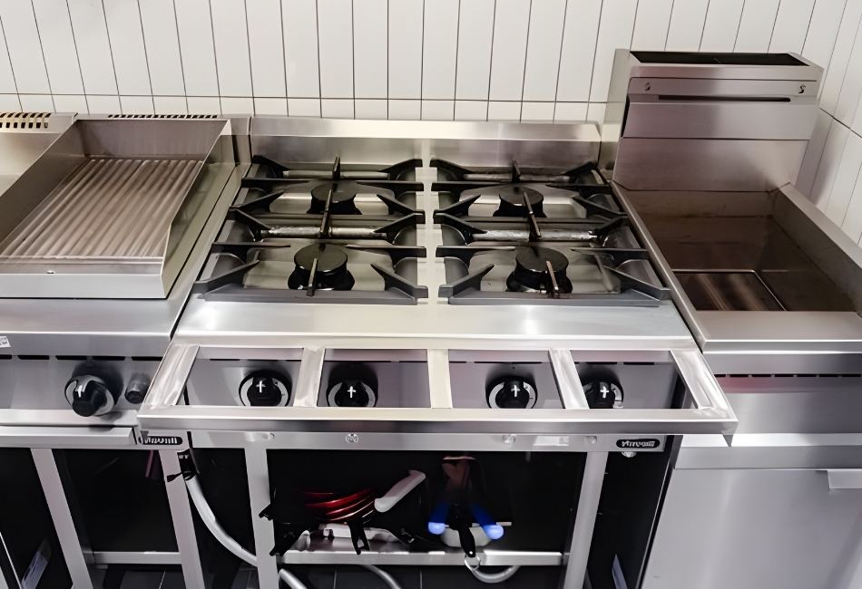 Bếp Âu 4 họng Nayati