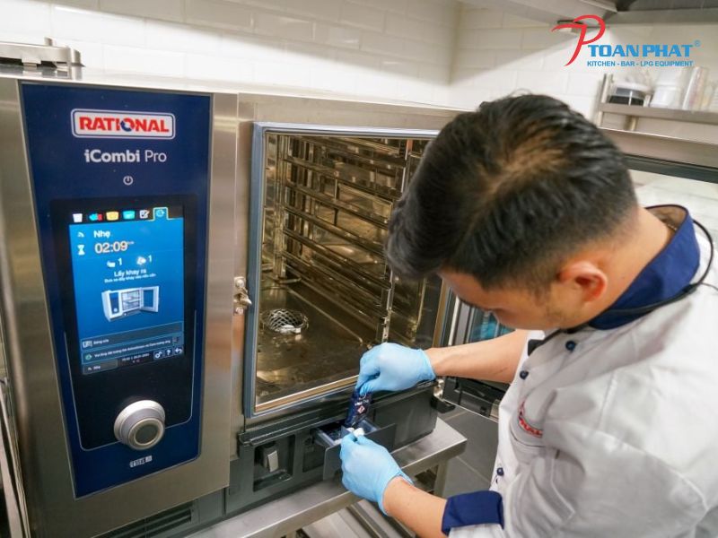 iCombi Pro sở hữu màn hình cảm ứng lớn