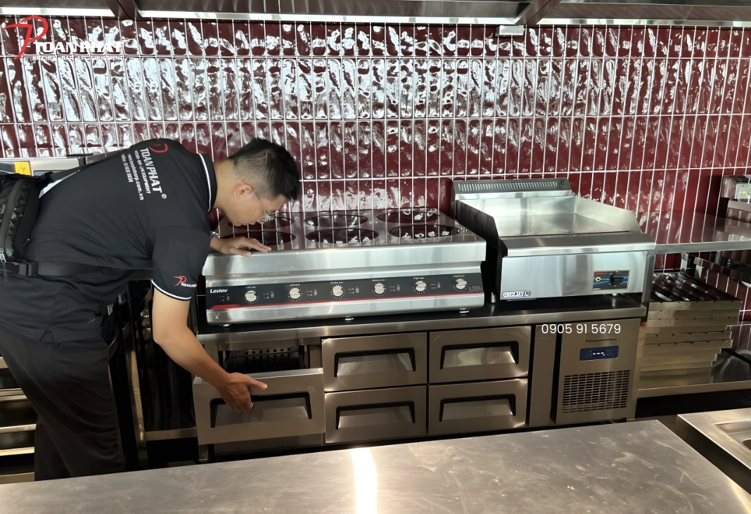 Bếp điện từ công nghiệp Lestov Toàn Phát lắp đặt tại Etown 6