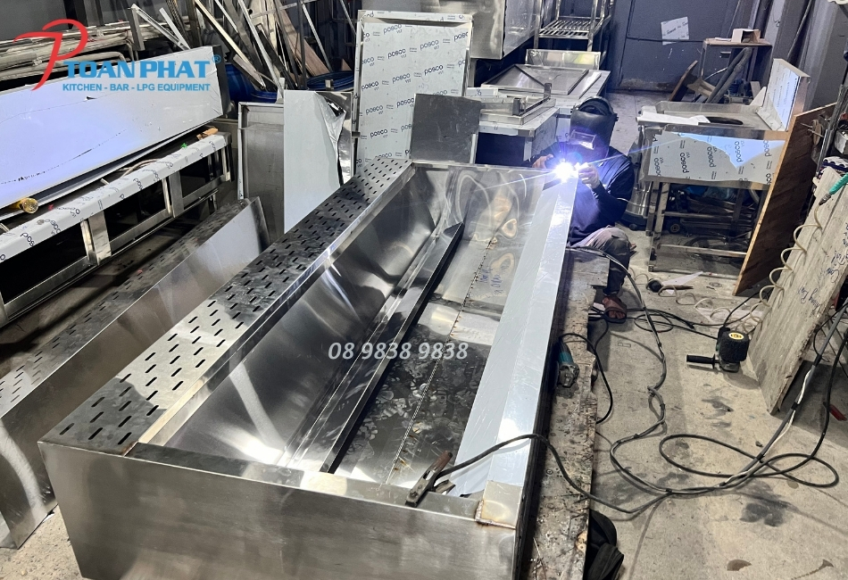 Sản xuất thiết bị inox tại xưởng Toàn Phát