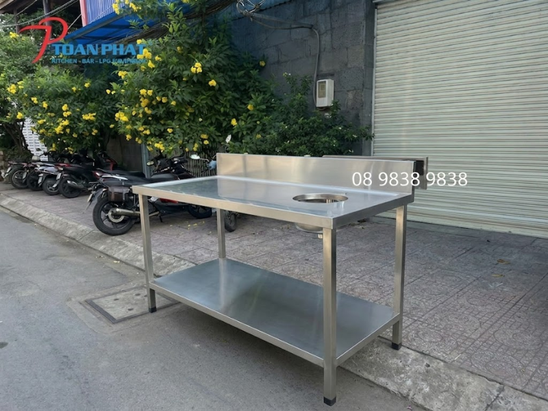 BÀN INOX 2 TẦNG ĐA DẠNG KÍCH THƯỚC 7 Bàn inox 2 tầng có lỗ xả rác và thành chắn