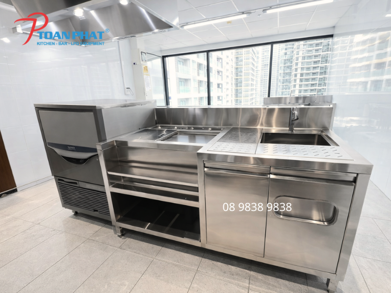 Quầy pha chế cocktail trong dự án bếp mở Teppan Vincome quận 9