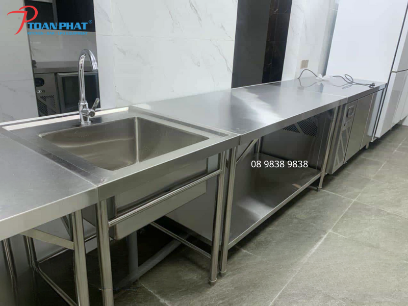 Chậu rửa inox 1 hố trong dự án bếp nhà hàng 