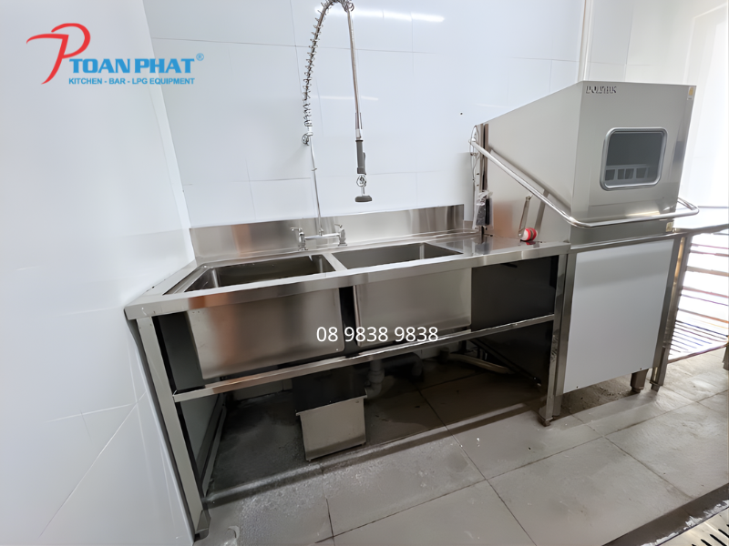 Bồn rửa 2 hố inox công nghiệp tại dự án nhà hàng Nhật Teppan