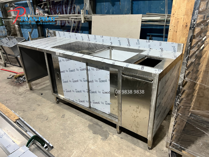 Nổi bật với độ bền và khả năng chống gỉ, quầy pha chế inox