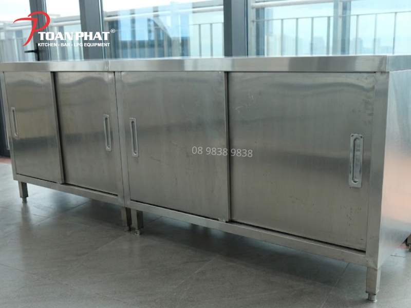 Tủ bàn inox cửa lùa có giá bao nhiêu tại Toàn Phát