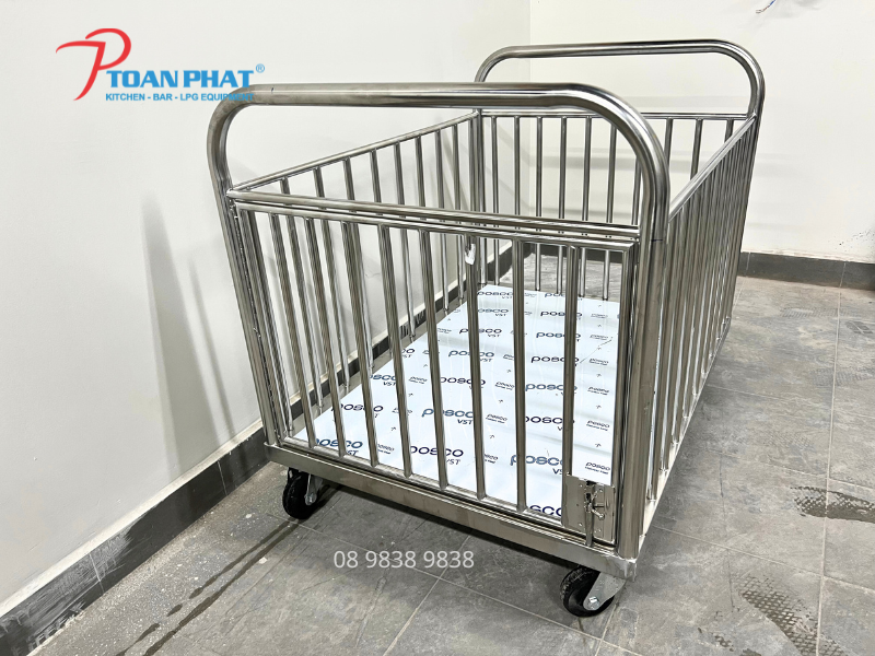 XE ĐẨY ĐỒ VẢI INOX 2 Mẫu xe đẩy quần áo inox 304 thiết kế chắc chắn tại Toàn Phát