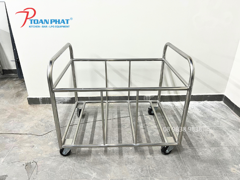 XE ĐẨY ĐỒ VẢI INOX 3 Khung xe đẩy inox chịu lực được sản xuất từ inox 304 Posco chắc chắn