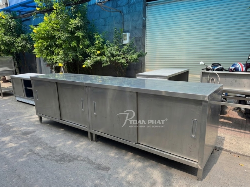 Kinh nghiệm chọn mua bàn tủ inox cửa lùa từ Toàn Phát