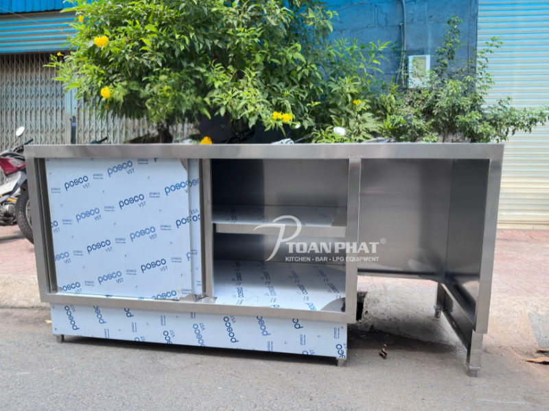 Chọn mua bàn tủ inox chất lượng tại Toàn Phát