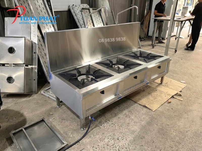 Những lưu ý quan trọng khi vận hành bếp hầm ba họng gas công nghiệp