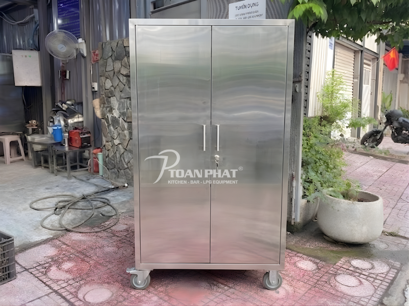 Tủ inox 3 tầng di chuyển linh hoạt với bánh xe