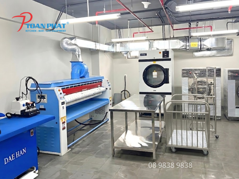 XE ĐẨY ĐỒ VẢI INOX 10 Xe đẩy đồ vải inox tại phòng giặt trong trong tâm thương mại Bcons City