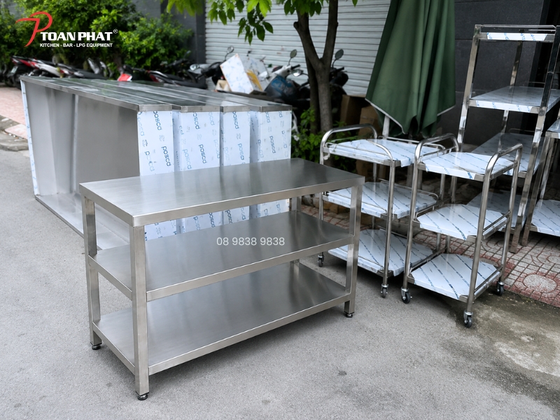 BÀN INOX 3 TẦNG 18 Sản phẩm bàn inox 3 tầng chất lượng, phù hợp nhu cầu sử dụng