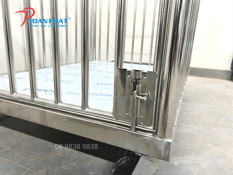 XE ĐẨY ĐỒ VẢI INOX 6 Chốt cửa tiện lợi an toàn chắc chắn