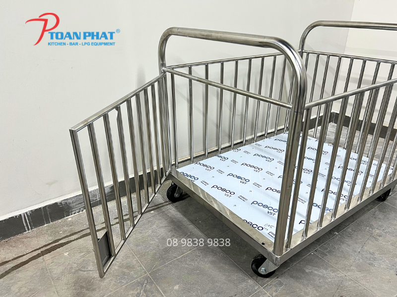 XE ĐẨY ĐỒ VẢI INOX 5 Cửa mở bên hông xe đẩy inox tiện lấy đồ vải cồng kềnh