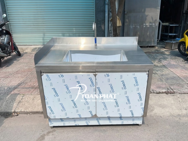 Chậu rửa kết hợp tủ cửa mở inox được sử dụng rộng rãi nhiều mô hình