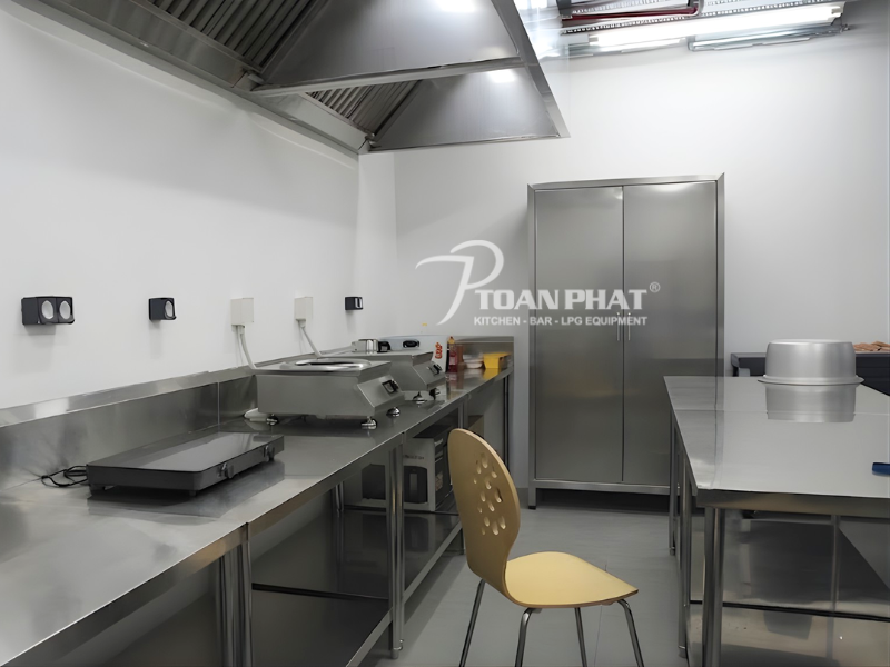 Tủ inox 3 tầng Toàn Phát tại khu bếp FPT