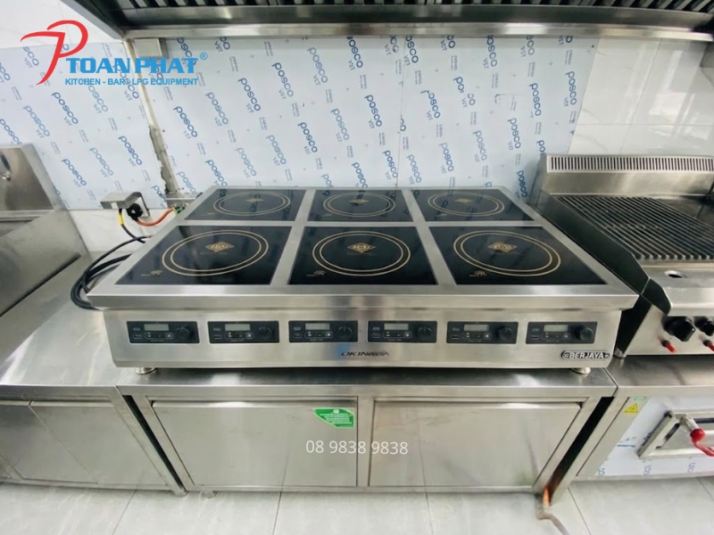 Bếp âu điện từ 6 họng để bàn Okinaga nấu nhiều món cùng lúc, phù hợp bếp lớn