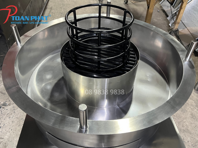 BẾP NƯỚNG XOAY INOX 7 Bếp nướng xoay inox với trục quay linh hoạt và chất liệu chống gỉ