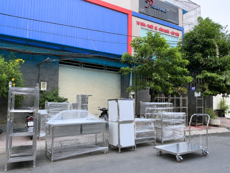 XE ĐẨY INOX 1 TẦNG 6 Vì sao nên chọn thiết bị inox Toàn Phát