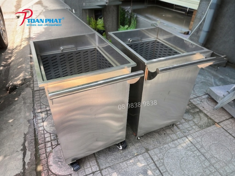 XE ĐẨY INOX THU GOM THỨC ĂN THỪA 2 Xe đẩy inox thu gom thức ăn do Toàn Phát sản xuất