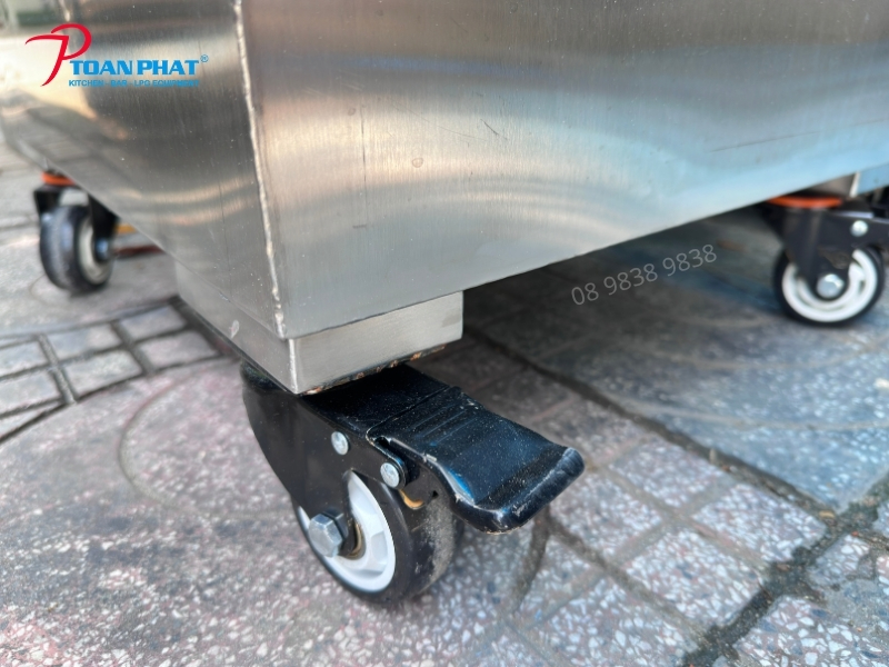 XE ĐẨY INOX THU GOM THỨC ĂN THỪA 6 Bánh xe chịu tải xoay 360 độ giúp di chuyển linh hoạt kết hợp khóa hãm