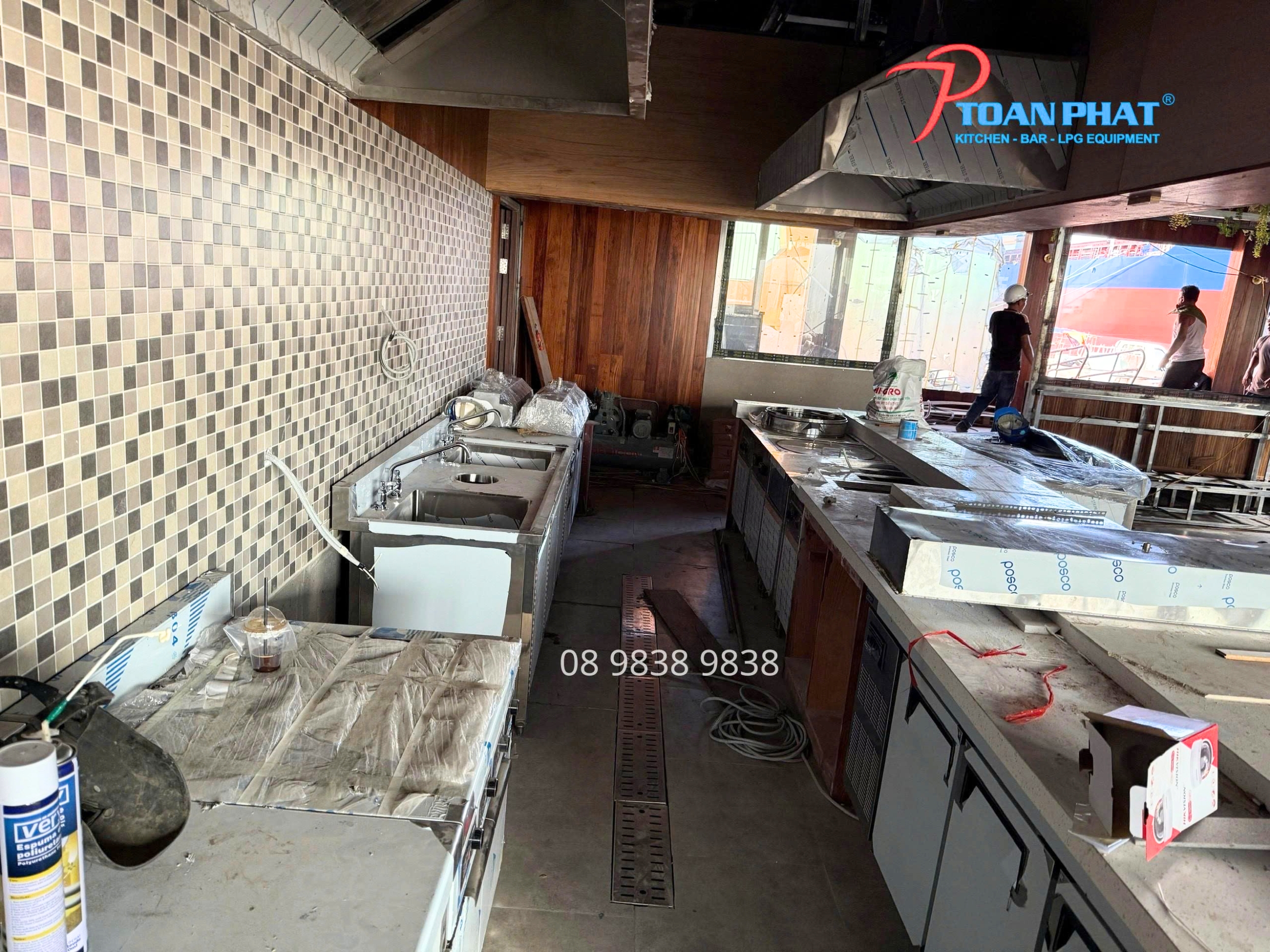 TOÀN PHÁT THIẾT KẾ - THI CÔNG BẾP TÀU DU LỊCH TRỌN GÓI 4 Thi công bếp tàu đảm bảo tính ổn định và an toàn lâu dài