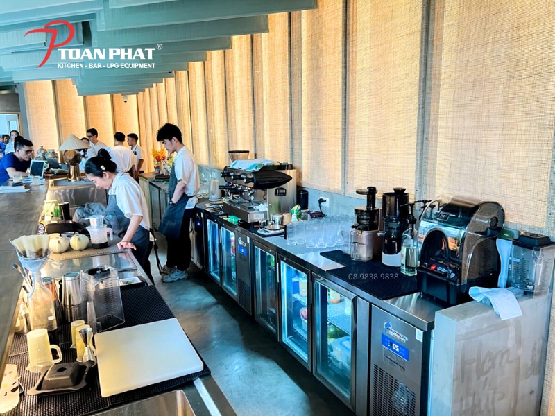 Thiết Kế Bếp Cho quán Cafe - Bánh: Quy Trình Setup & Thiết Bị Tối Ưu 7 Bàn mát Okinaga cho quầy pha chế cafe - bánh
