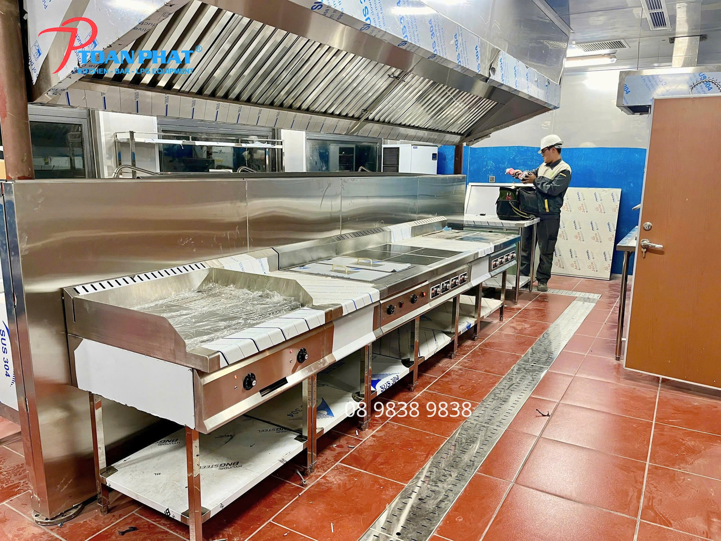 TOÀN PHÁT THIẾT KẾ - THI CÔNG BẾP TÀU DU LỊCH TRỌN GÓI 7 Bếp từ công nghiệp cho tàu du lịch an toàn và tiết kiệm điện