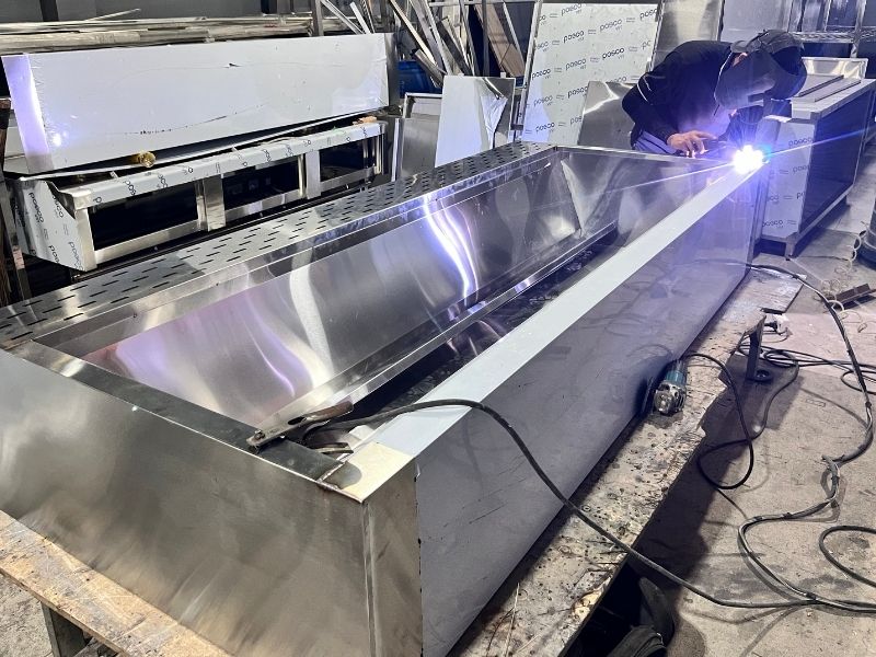 Hệ thống hút khói quán nướng 25 Gia công chụp hút khói tại xưởng inox Toàn Phát