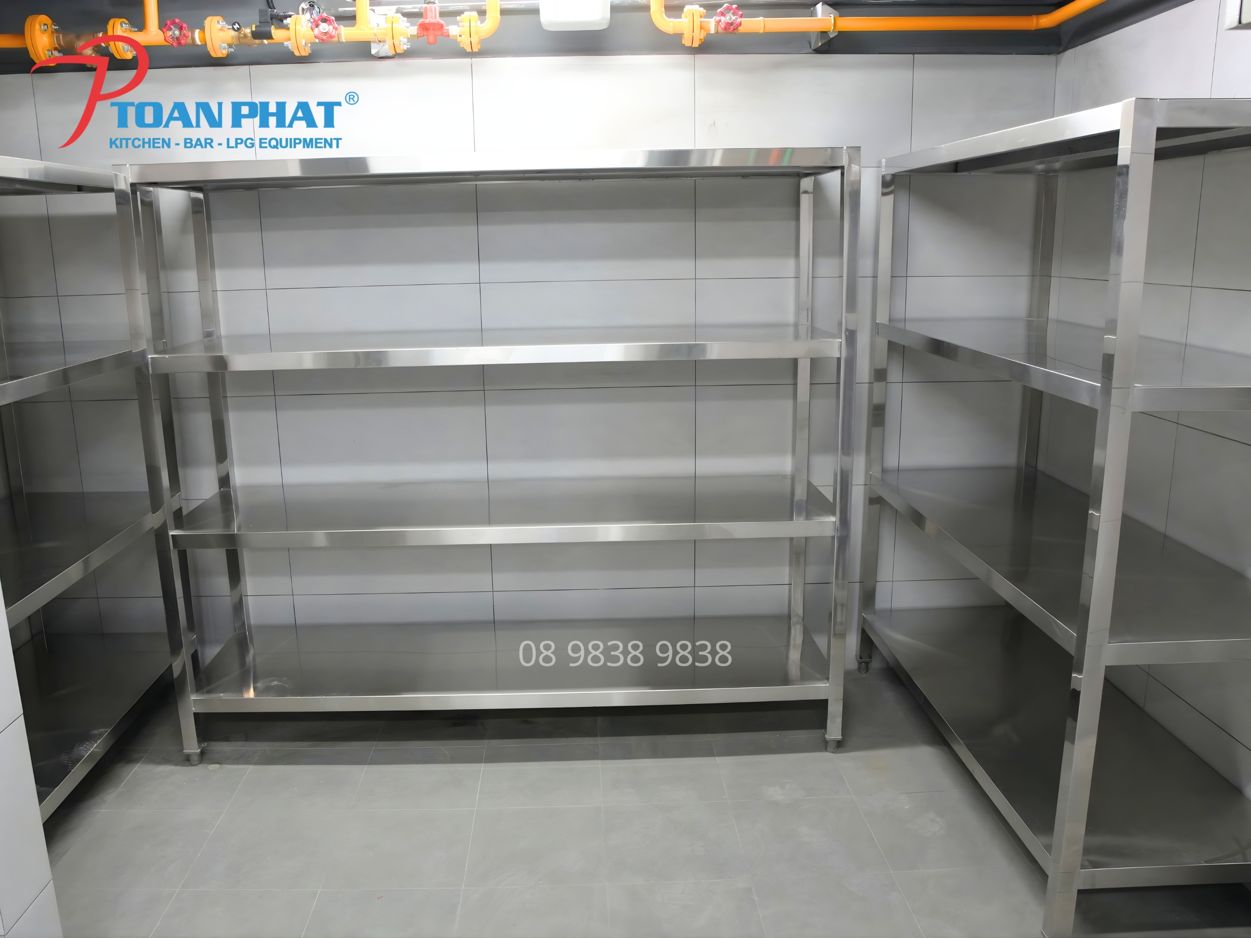 KỆ PHẲNG INOX 4 TẦNG 4 Kệ phẳng inox 4 tầng tại khu kho khô bếp trung tâm thương mại Bcons city