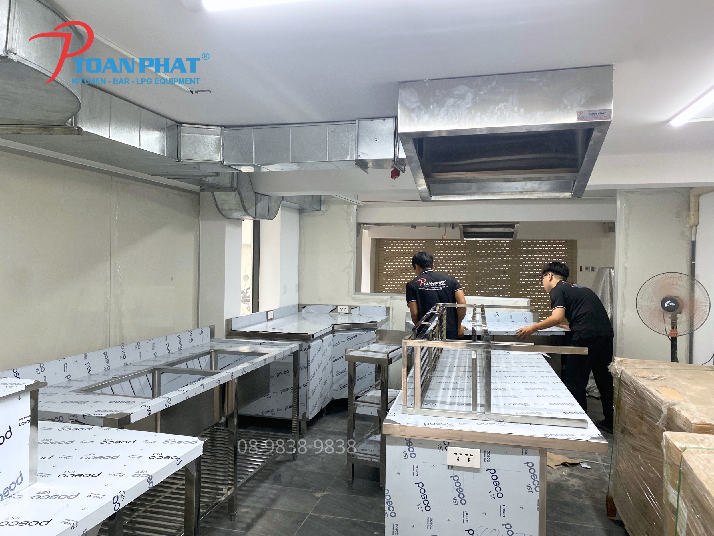 TOÀN PHÁT THIẾT KẾ - THI CÔNG BẾP TÀU DU LỊCH TRỌN GÓI 16 Lắp đặt thiết bị bếp tàu theo đúng bản vẽ kỹ thuật