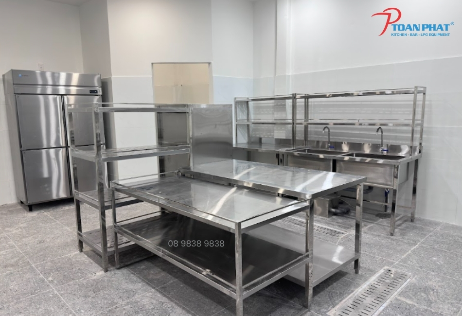 Bàn inox và các thiết bị inox Toàn Phát sản xuất cho dự án Minh Ký Mì Gia 3