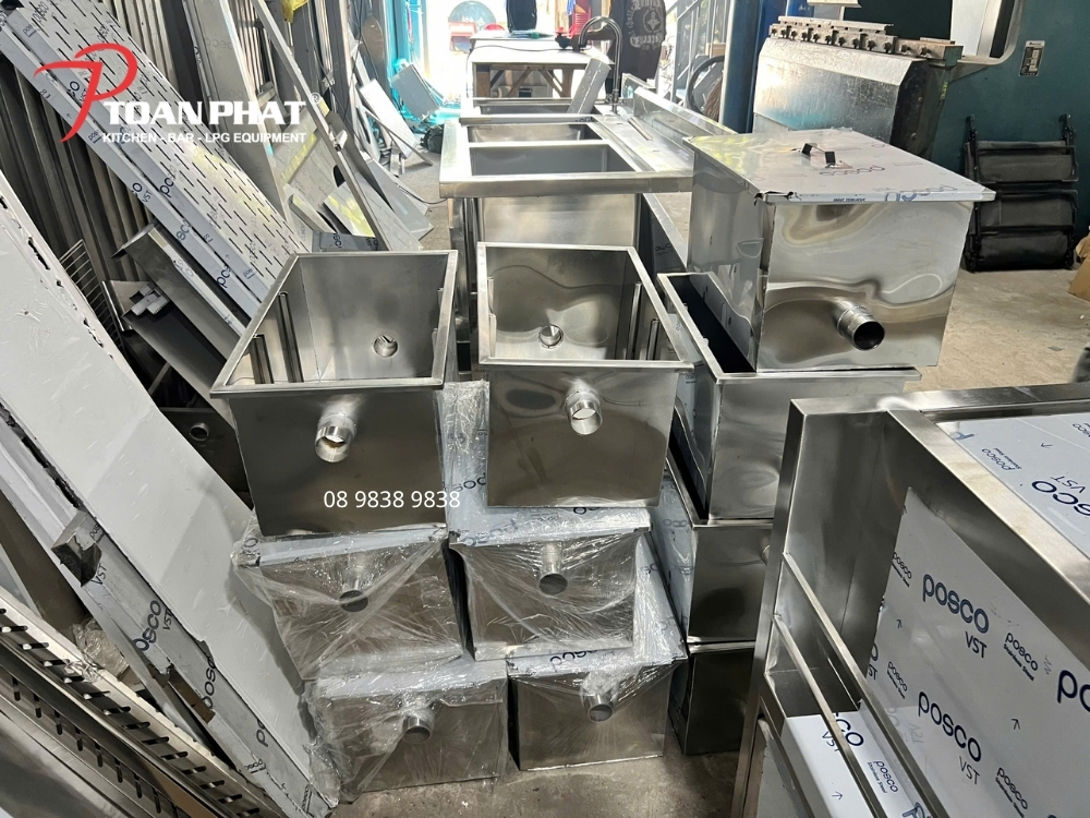 Sản xuất hàng loạt bể lọc mỡ inox