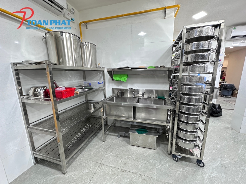 Toàn bộ thiết bị sử dụng inox 304 bền đẹp và dễ vệ sinh