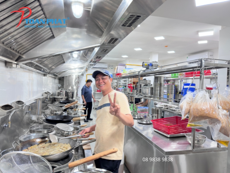Thiết kế bếp đáp ứng công suất phục vụ lớn của nhà hàng Trung Hoa
