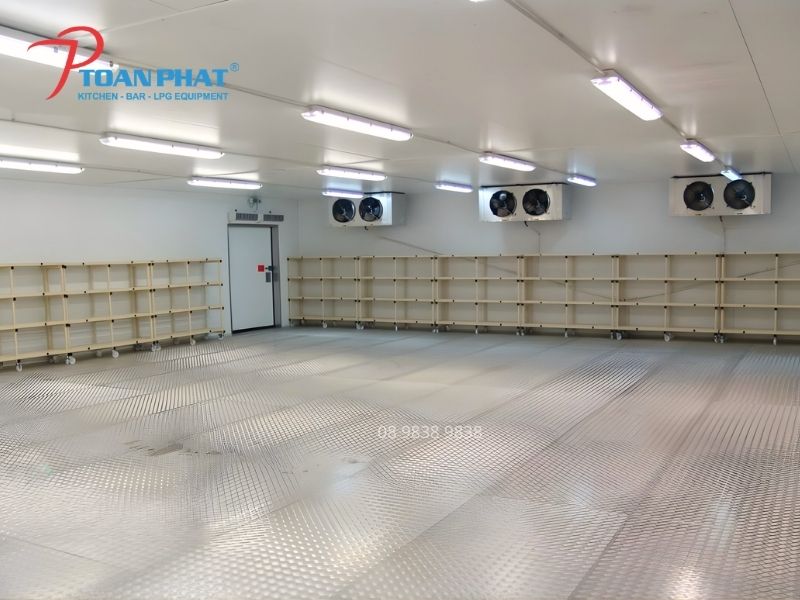 Toàn Phát thiết kế - thi công - lắp đặt kho lạnh bảo quản trọn gói 5 Thiết kế cửa kho lạnh kín và an toàn hạn chế thất thoát nhiệt
