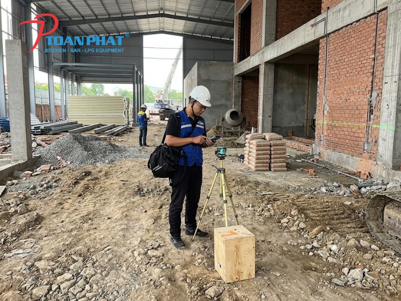 Toàn Phát thiết kế - thi công - lắp đặt kho lạnh bảo quản trọn gói 9 Kĩ thuật Toàn Phát khảo sát mặt bằng thưc tế