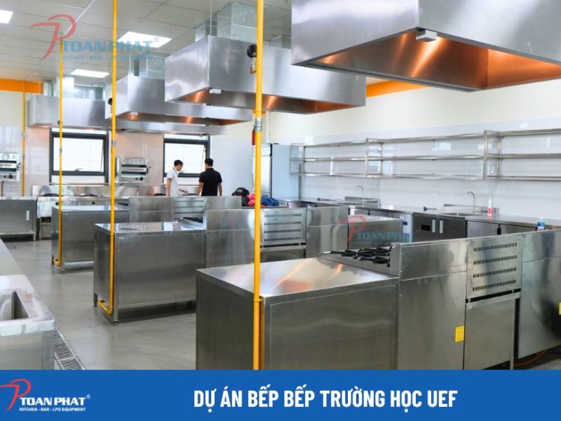 TOÀN PHÁT THIẾT KẾ THI CÔNG BẾP CÔNG NGHIỆP THÀNH PHỐ HỒ CHÍ MINH TRỌN GÓI 7 Khu bếp thực hành của trường đại học UEF