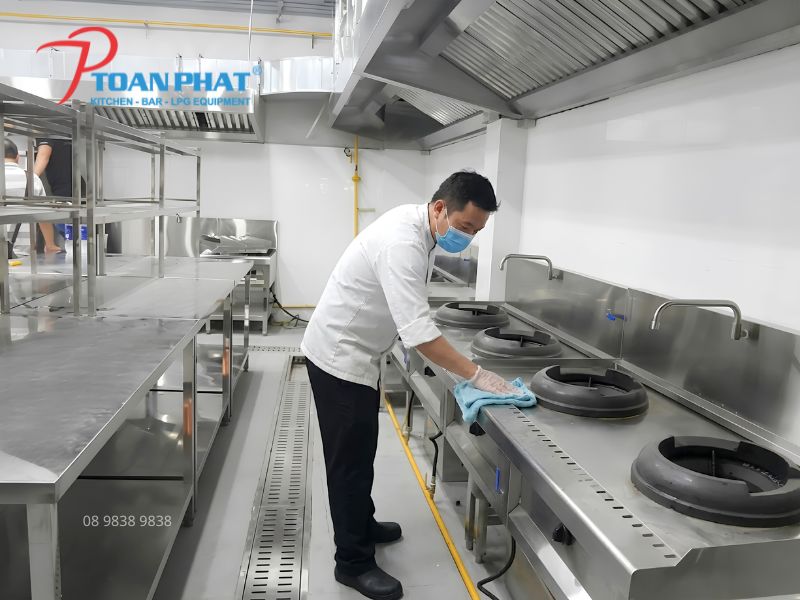 Vệ sinh Bếp công nghiệp đúng cách giúp kéo dài tuổi thọ thiết bị 2 Vệ sinh bếp công nghiệp đúng chuẩn