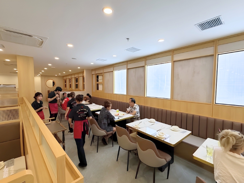 Không gian bếp hoạt động hiệu quả với quy trình khoa học.
