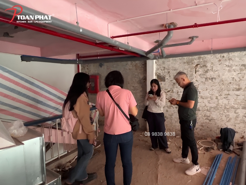 HOÀN THIỆN DỰ ÁN BẾP NHÀ HÀNG TRUNG HOA "HỎA QUÁN" 13 Toàn Phát khảo sát thực tế dự án trước khi đưa ra giải pháp bếp công nghiệp